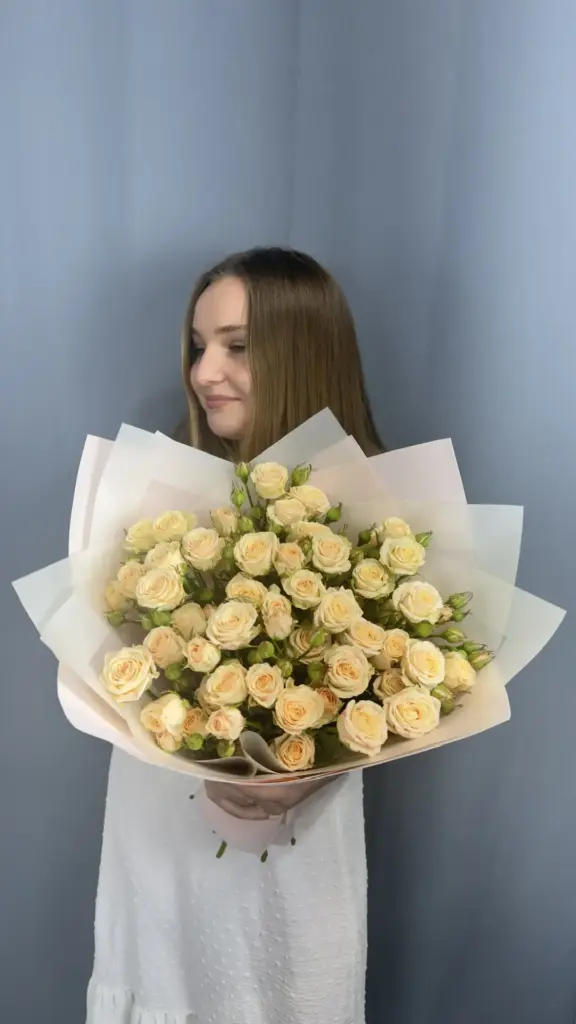 Кустовая роза, сорт «Яна» 15 веток, 60 см