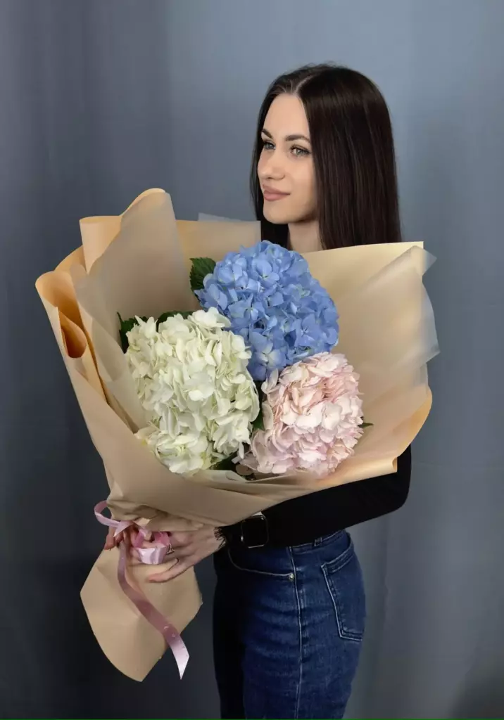 Монобукет из гортензий