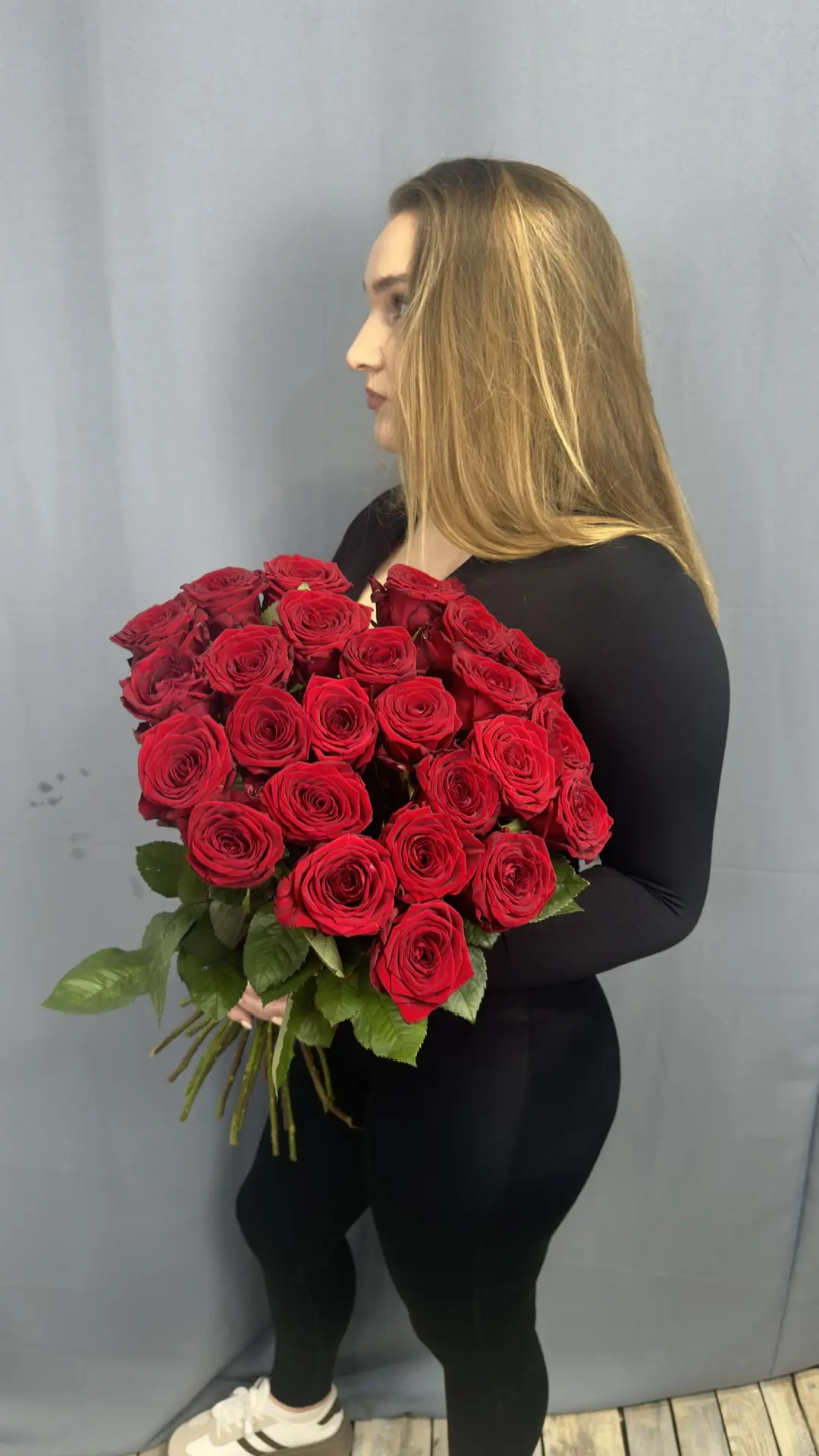 25 красных роз, 60 см