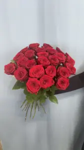 Монобукет из 25 красных роз 60 см