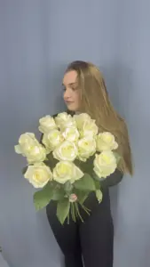 Букет из 15 белых роз 60 см