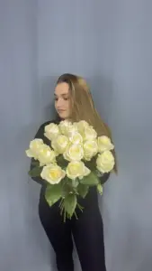 Букет из 15 белых роз 60 см