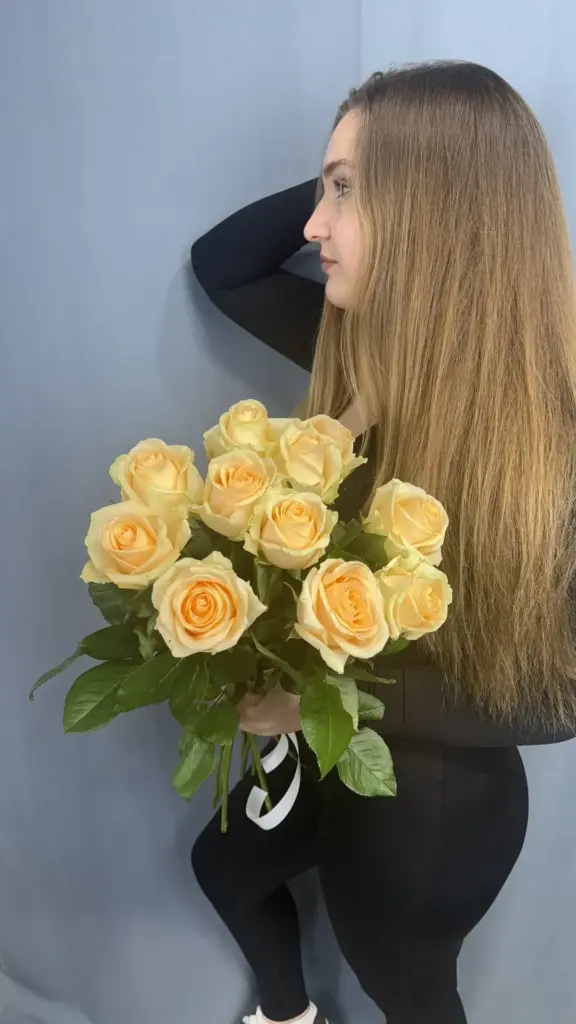 15 кремовых роз 60 см